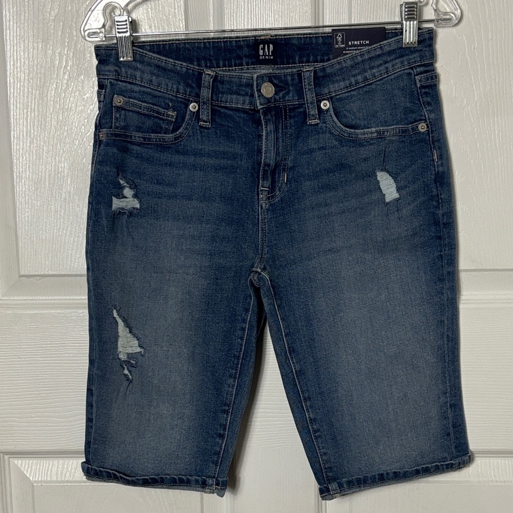 New NWT GAP Mid Rise Bermuda Blue Distressed Denim Shorts Sz 26 Regular Stretch - Picture 1 of 8
